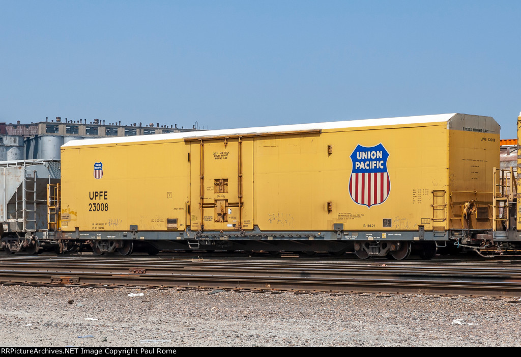 UPFE 23008, 75-ft Refrigerator Car on the UPRR at Neff Yard